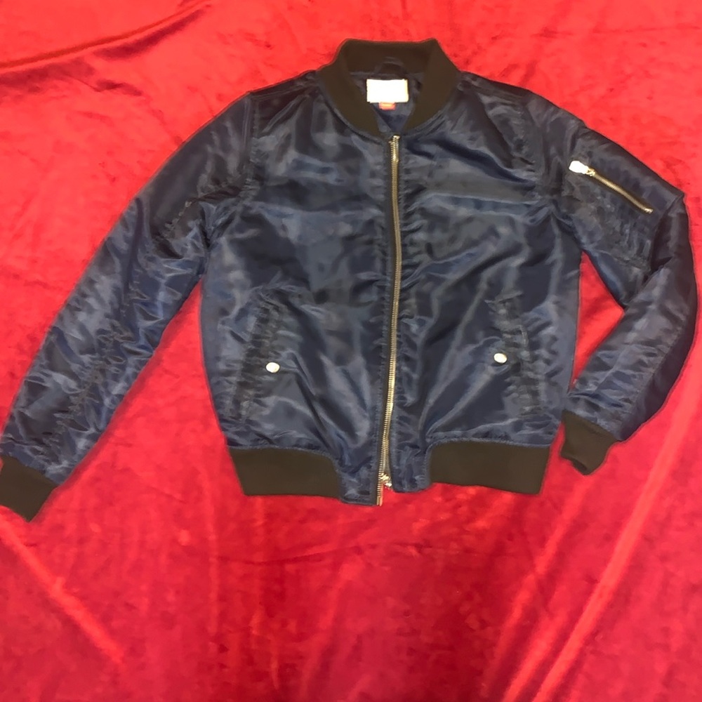 WT02 Women’s Navy Blue Shiny Puffer/Bomber/Varsity “Savage” Jacket Size Medium